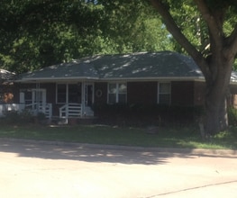 Building Photo - 1517 Windsor Way