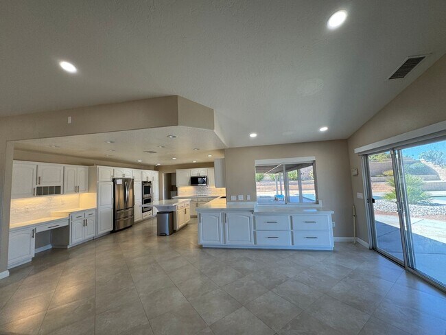Building Photo - Luxury Skyline Ranch Home with Pool & Stunning Views