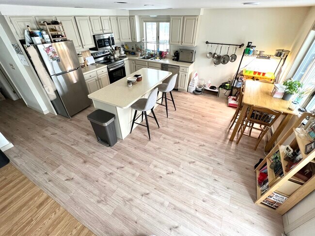 Building Photo - 177 May St