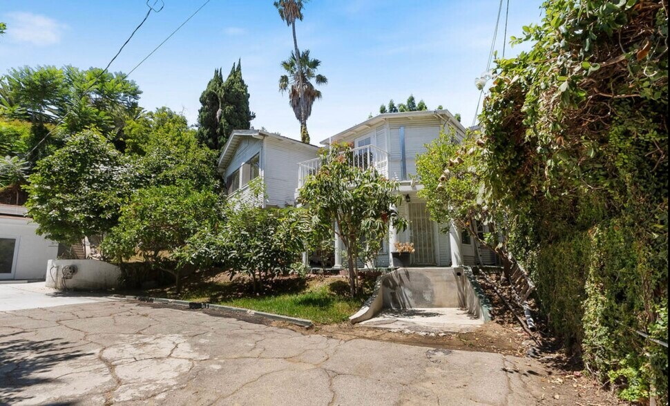 Front of building - 823 Glendale Blvd