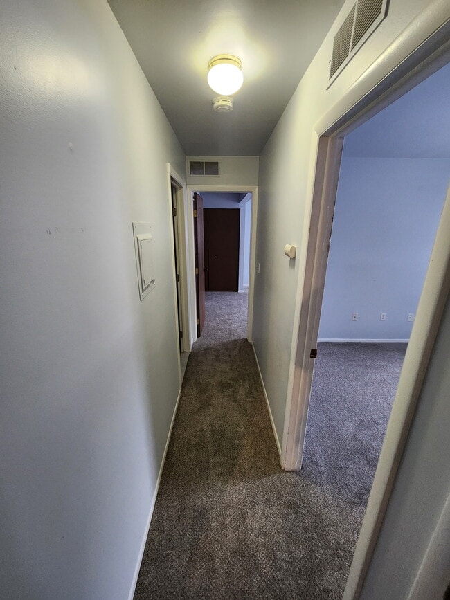 Building Photo - 1472 W Chateau Vert