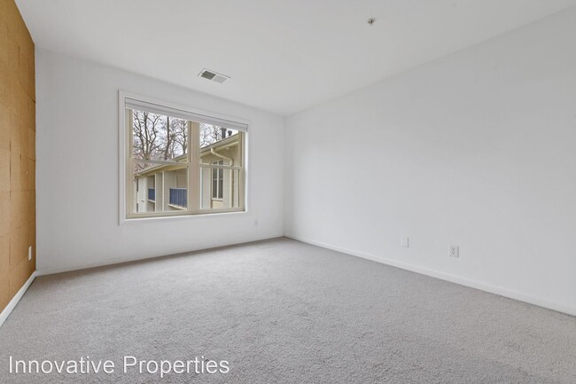Building Photo - 2 br, 2 bath House - 1103 Primrose Court #302
