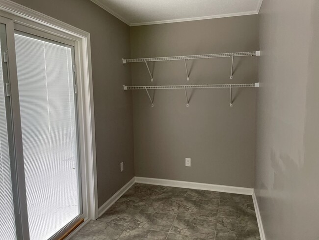 Building Photo - River Bend Rental