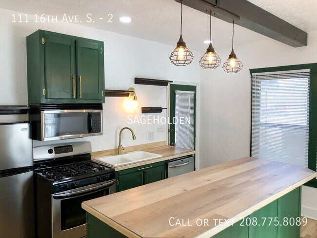 Building Photo - 111 16th Ave S