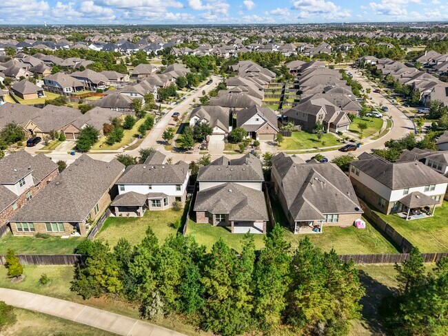 Building Photo - 16719 Highland Country Dr