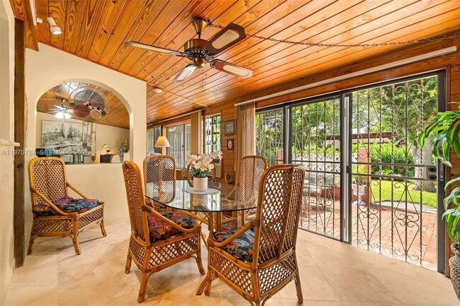 Building Photo - 430 NE 52nd Terrace