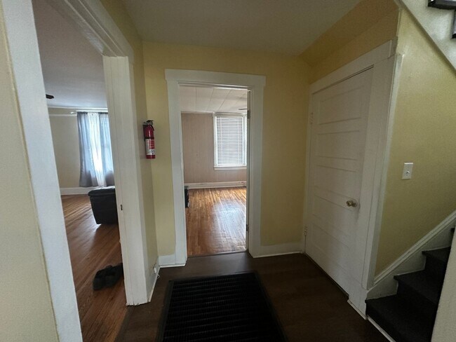 Building Photo - Spacious Home in Pulaski