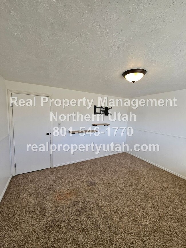 Building Photo - 5035 S 4275 W