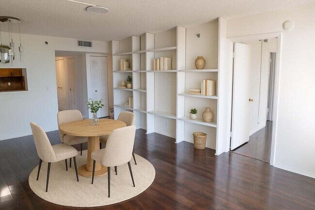 Building Photo - 4640 Lucerne Lakes Blvd W