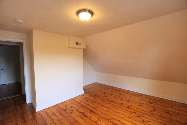 Building Photo - 62 Lincoln St