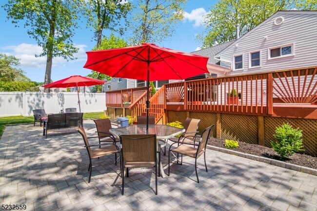 Building Photo - 237 Perry St