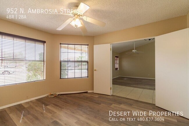 Building Photo - Beautiful 4 Bedroom, 2 Bath on the Golf Co...