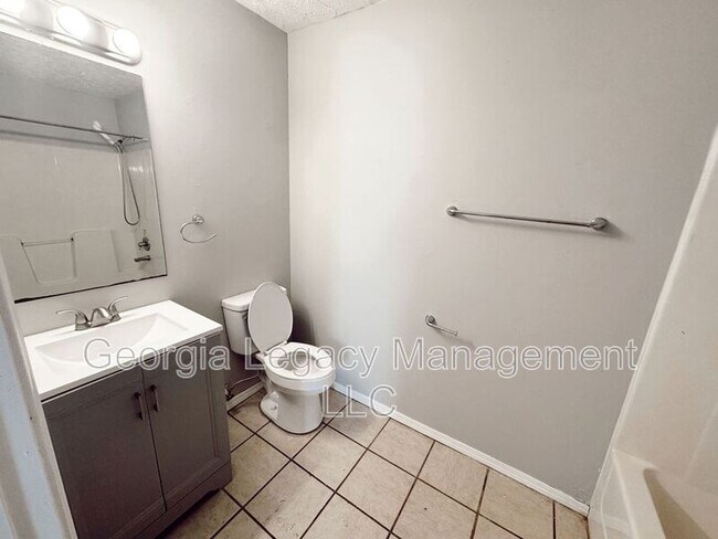 Building Photo - 896 Campbell St