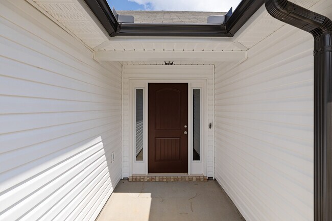 Building Photo - 8850 Snelling Dr