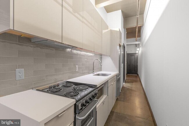 Building Photo - 1701 Tulip St