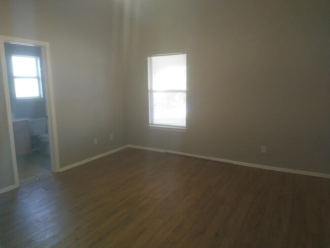Building Photo - 3920 Tierra Marfil Rd