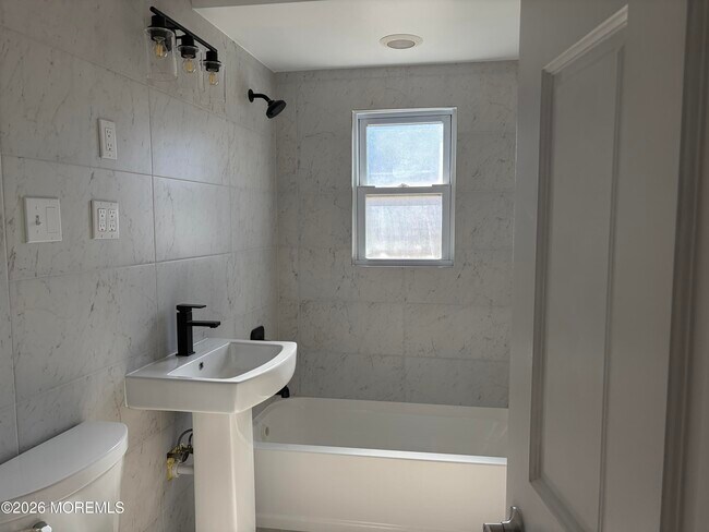 Building Photo - 633 Hulses Corner Rd