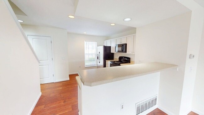 Building Photo - 5288 Royal Arch Cascade Dr