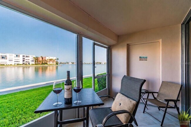 Building Photo - 7560 Bay Island Dr S