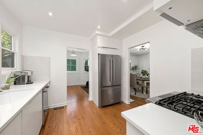 Building Photo - 601 Hayworth Ave