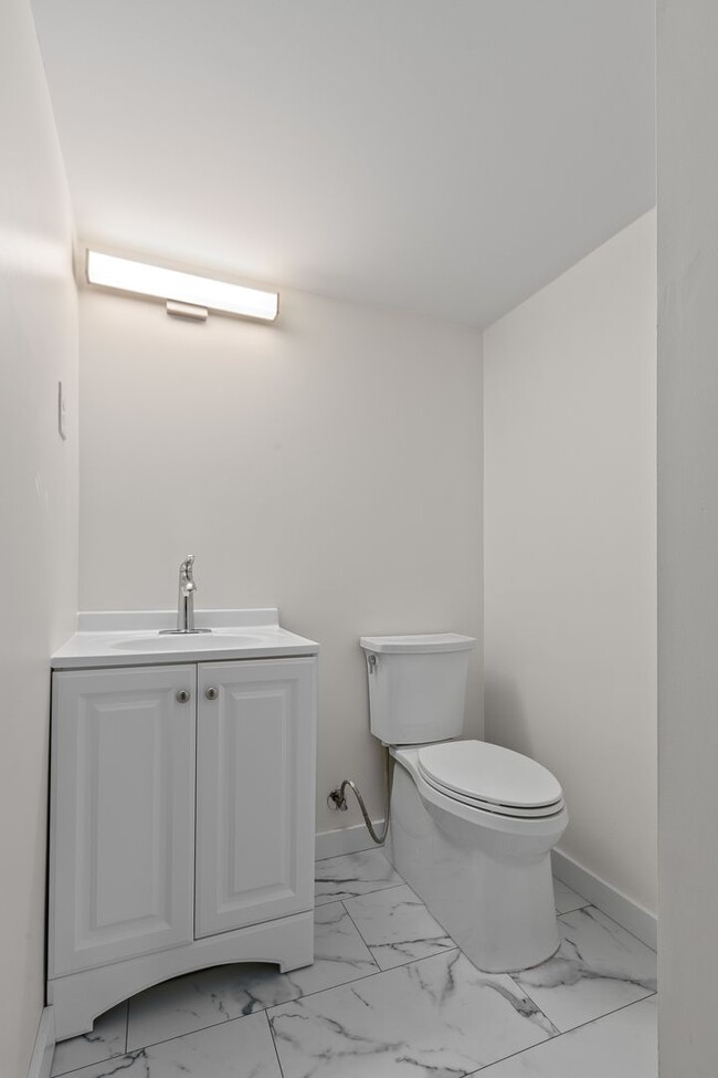 Building Photo - 4bd/2.75ba Seattle Home