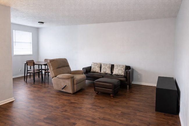 Building Photo - 5741 SW 36th Ct