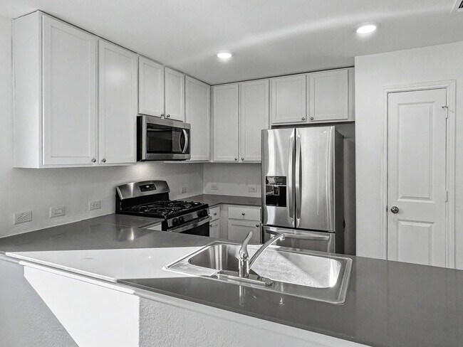 Building Photo - Comfortable 3-Bedroom/2-Bath in Growing Far Northwest