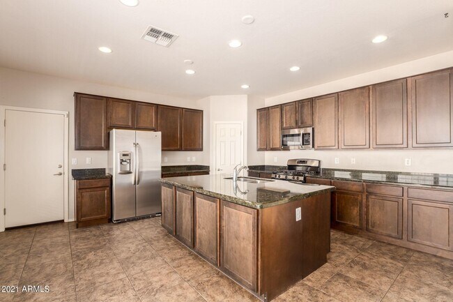 Building Photo - 21051 W Wycliff Dr