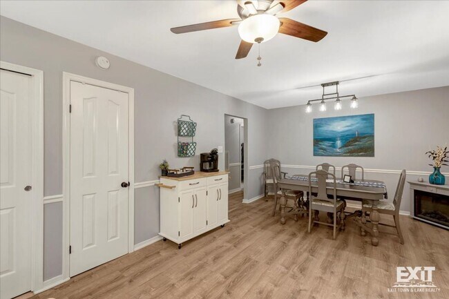 Building Photo - Beautiful Fully Furnished 3 Bed, 2 Bath Ho...