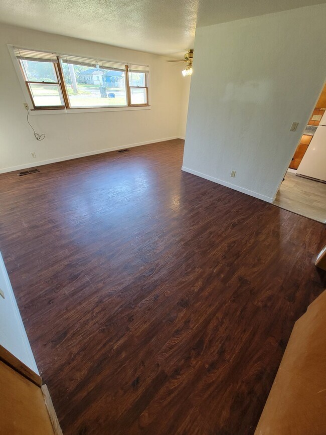 Building Photo - 2 Bedroom | 1 Bathroom Unit in Marion Avai...