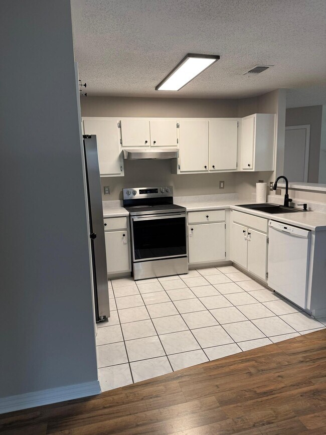 Building Photo - 38 Ruby Cir