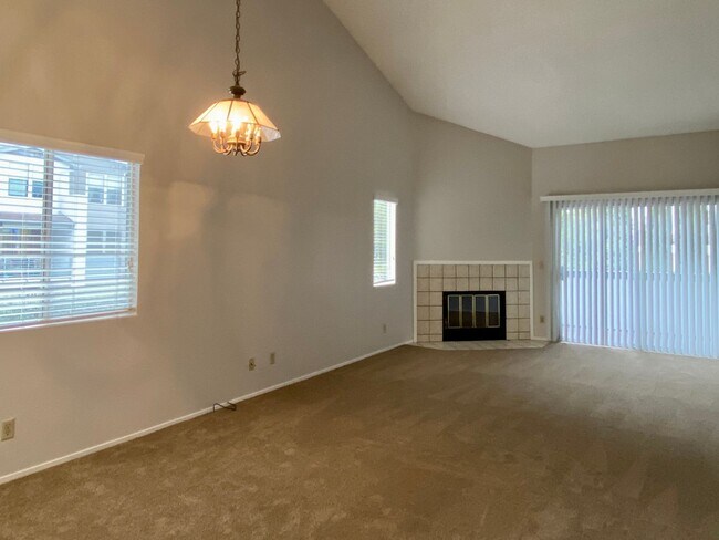 Building Photo - Spacious and Updated 2 Bedroom, 2 Bathroom...