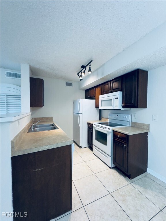 Building Photo - 12750 Equestrian Cir