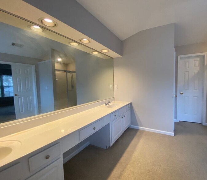Building Photo - 420 Welbury Ct