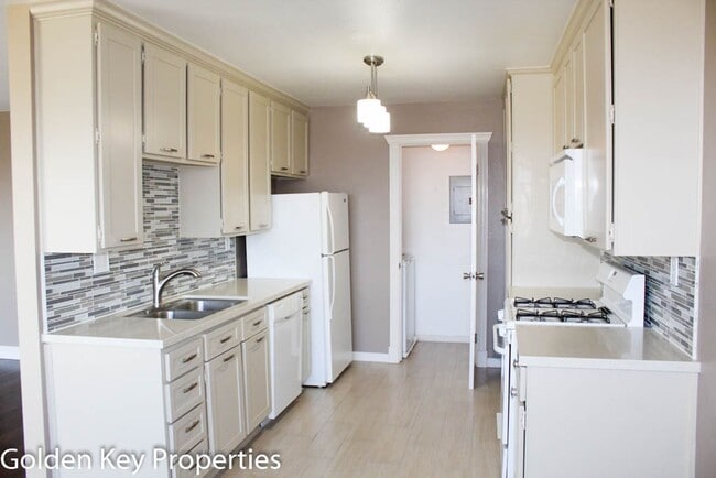 Primary Photo - Beautiful upgraded 2BR condo in the Quail ...