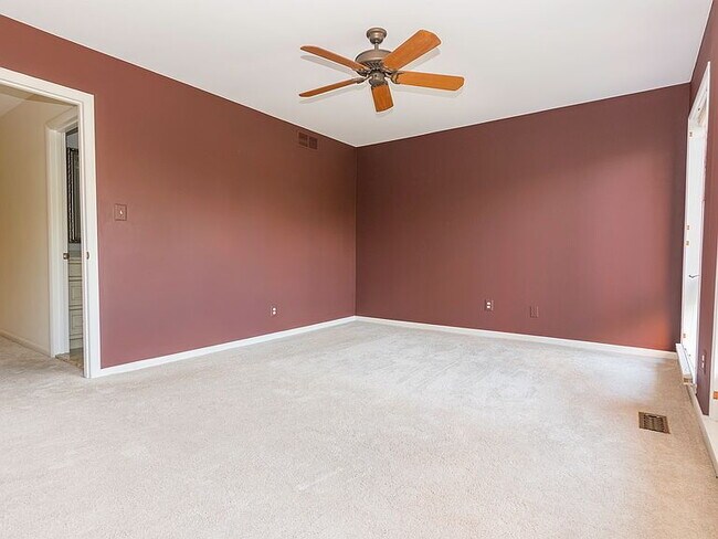 Building Photo - 21 W Lee St