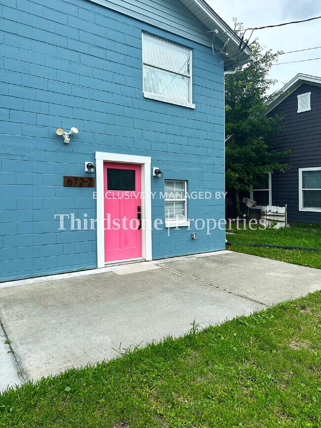Building Photo - 672 Chestnut St