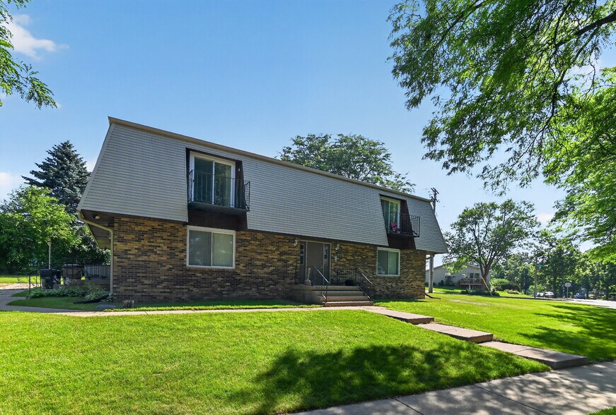 Building Photo - 5110 Pebblebrook Dr