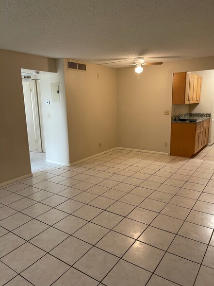 Building Photo - 10802 Royal Palm Blvd