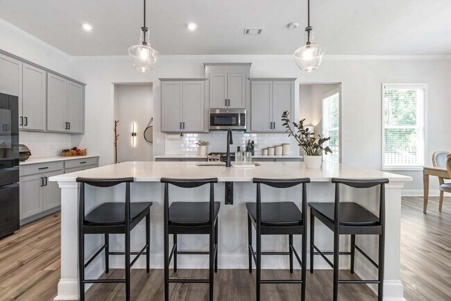 Building Photo - 2595 Whistler Wy NE