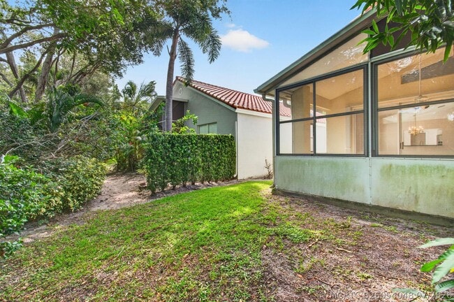 Building Photo - 5225 Brookview Dr