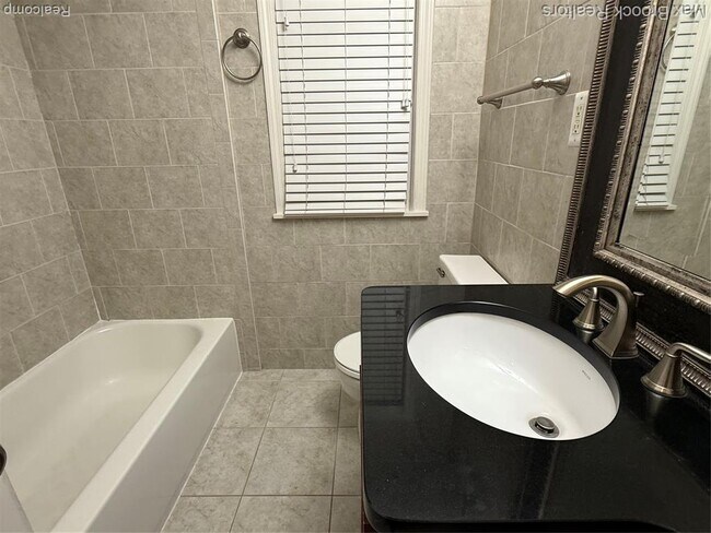 Building Photo - 1773 Villa Rd