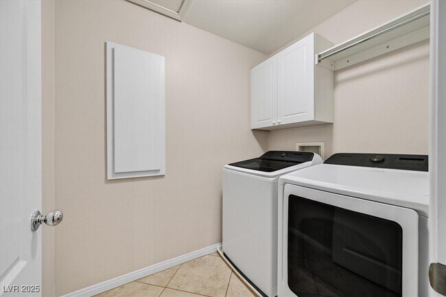 Building Photo - 609 Doubleshot Ln