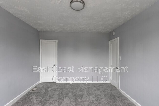 Building Photo - 4909 Edgemere Ave