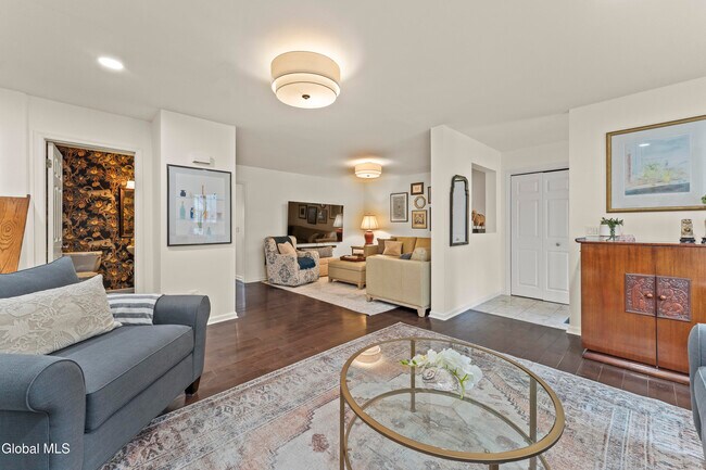 Building Photo - 19 Sarazen St