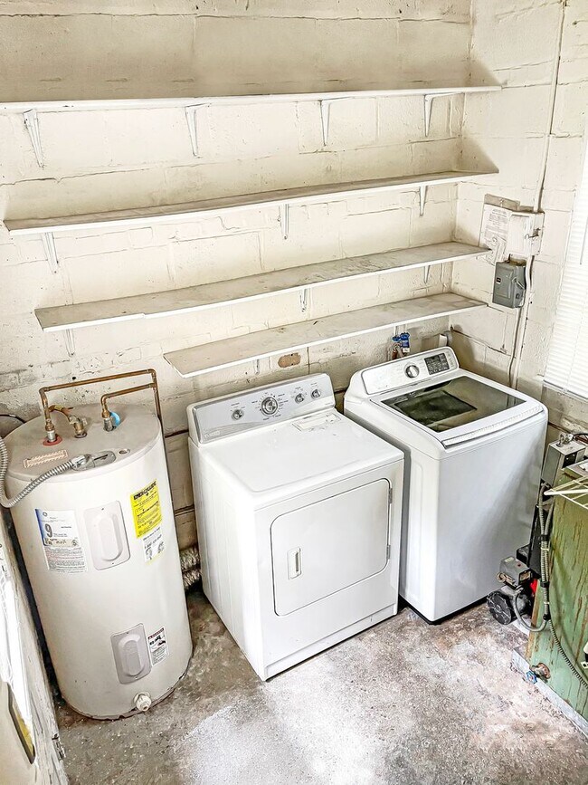 Building Photo - Holiday Special! Majestic single-family home!!! – No Application Fee This Season!