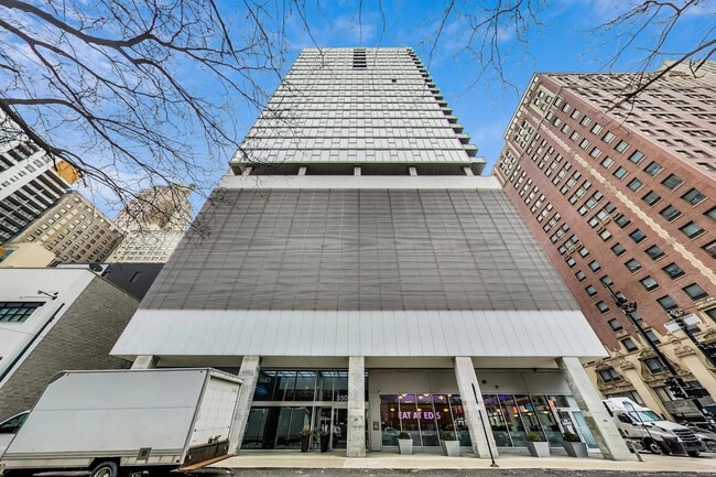 Building Photo - 550 N St Clair St