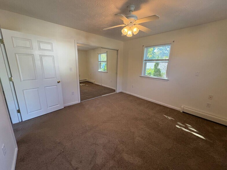 Building Photo - 66 E Valentine St