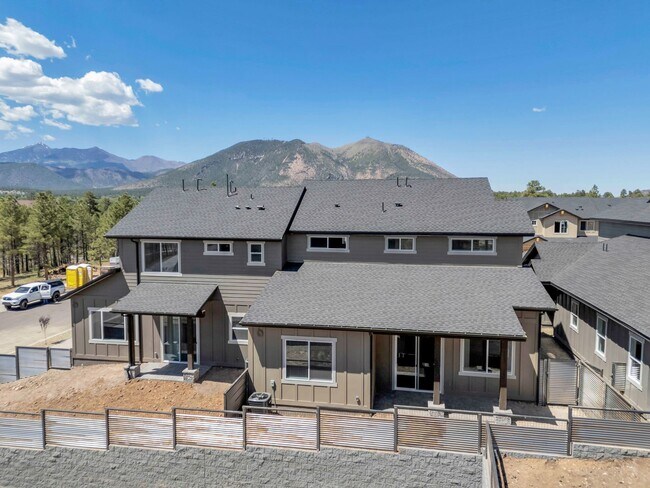 Building Photo - Gorgeous Flagstaff Property