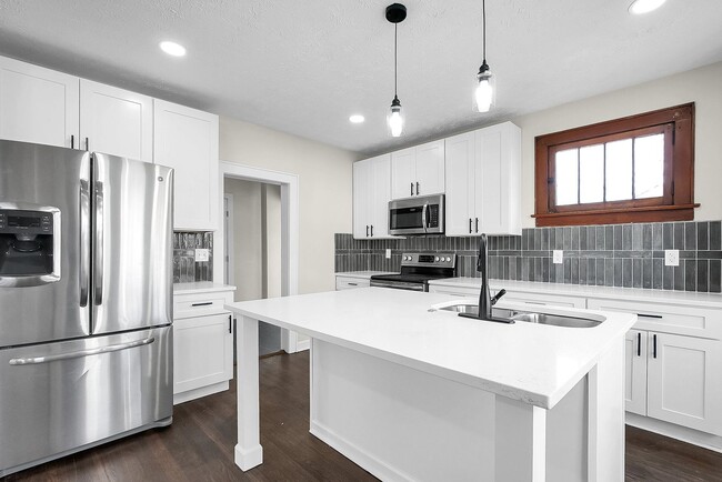 Building Photo - Coming Soon! Stunning 3-Bedroom, 2 Full Bath, 2 Half Bath Home in Southern Orchards